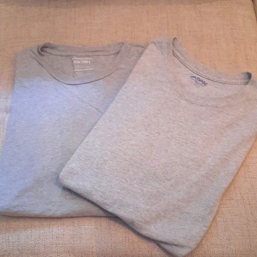 2 Mens s/s tees. Lg
